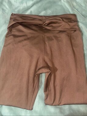 Freely Knot front leggings